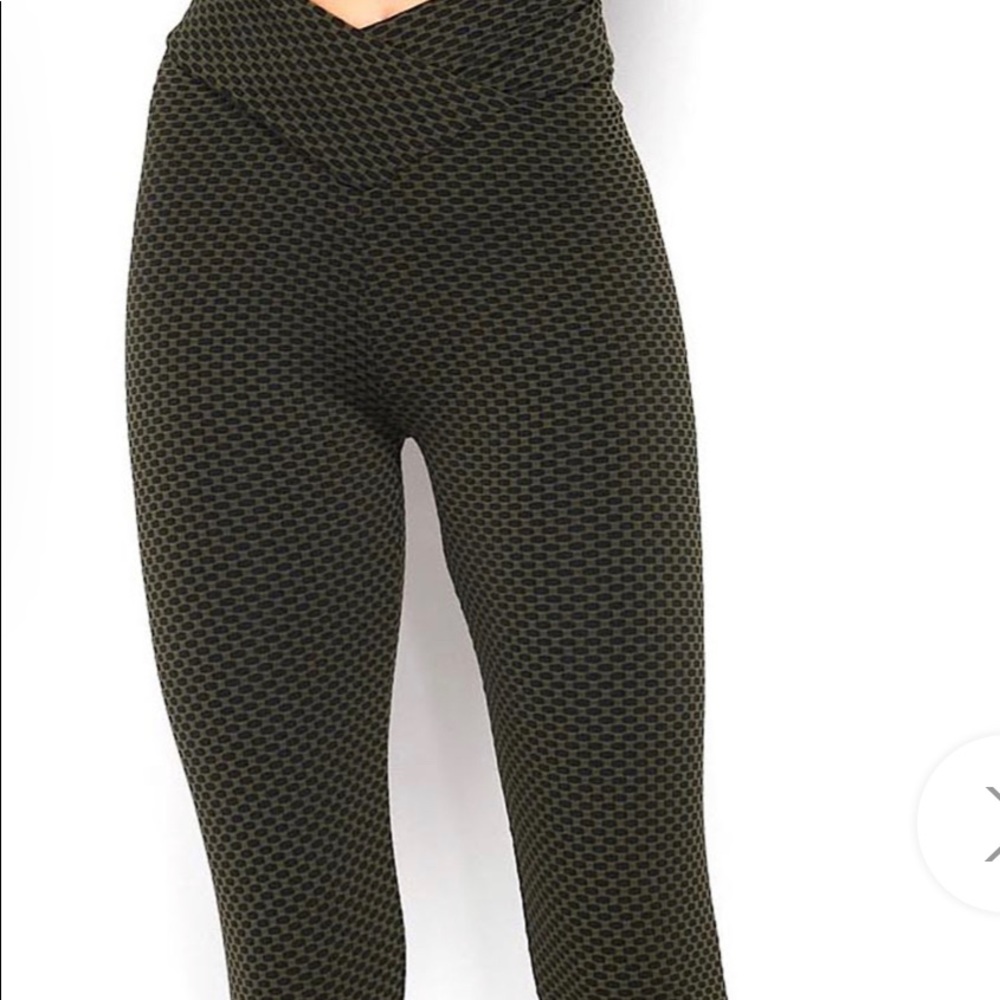 NWT- V-WAIST TEXTURED BUTT LIFT